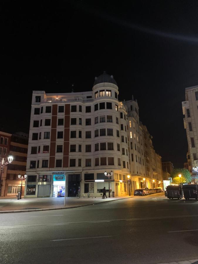 Mirando A La Catedral Desde Plaza Vega Apartment Burgo Екстериор снимка