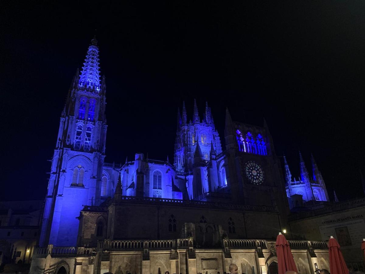Mirando A La Catedral Desde Plaza Vega Apartment Burgo Екстериор снимка
