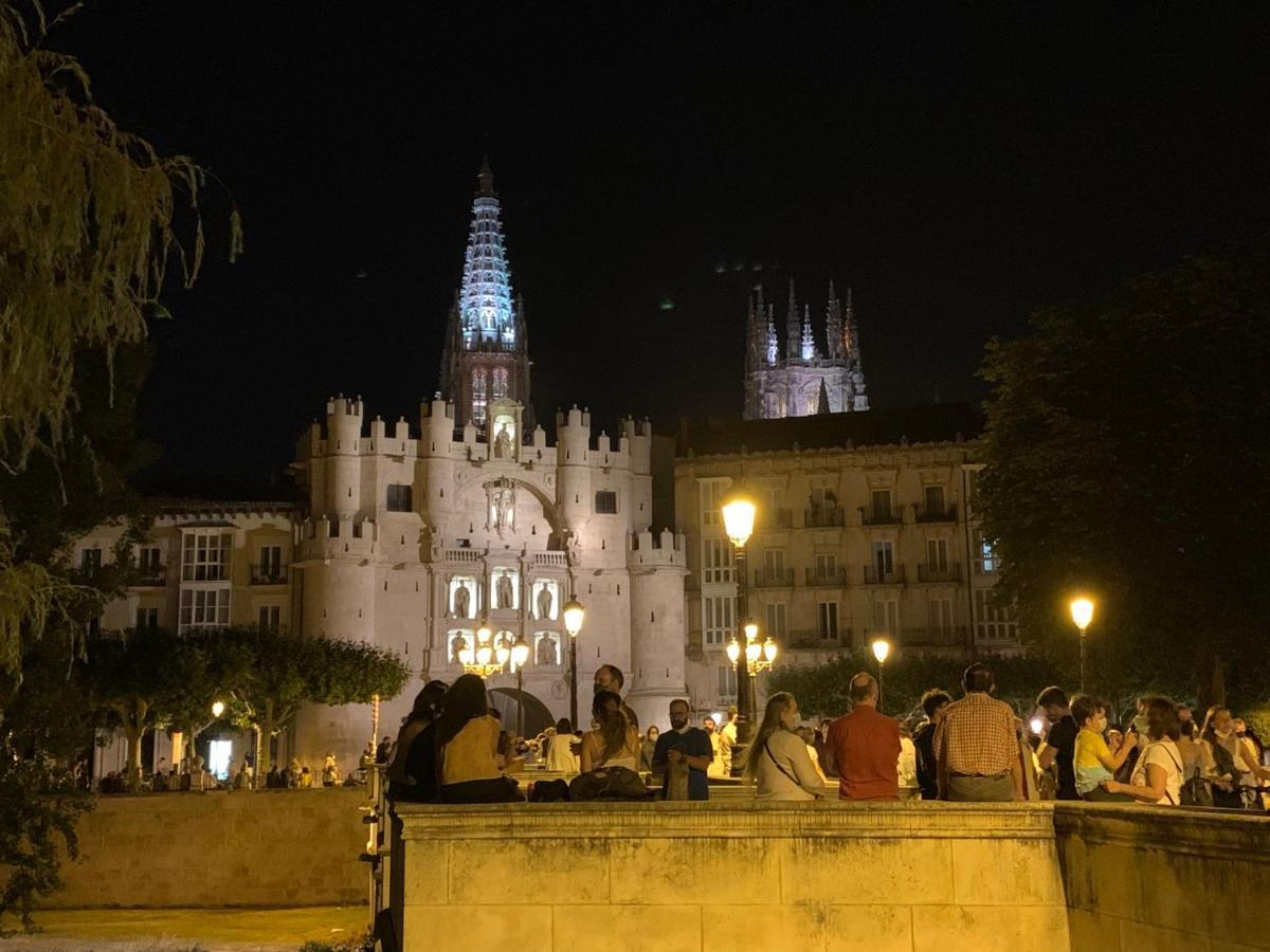 Mirando A La Catedral Desde Plaza Vega Apartment Burgo Екстериор снимка